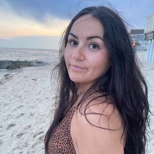 Meet your Posher, Caroline